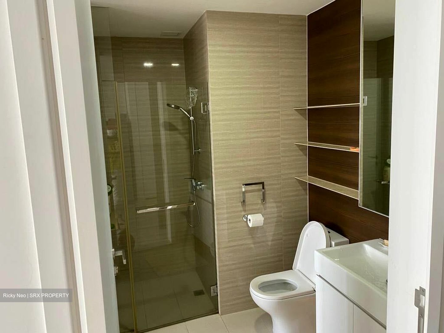 Sky Vue (D20), Condominium #588182141